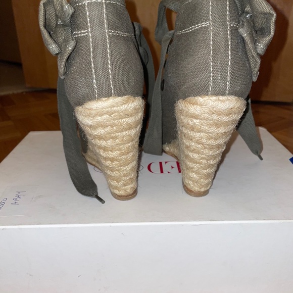 Linen Wedges - Picture 3 of 4